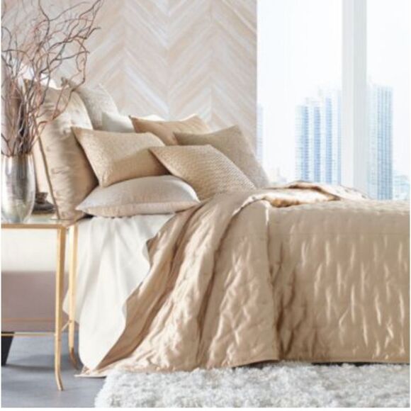 Hudson Park Collection
Nouveau Coverlet, Queen Value $400 - Picture 1 of 4